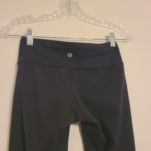 Lululemon | Women's Classic Black Align Cropped Workout Leggings (Size 4) - Picture 7 of 10
